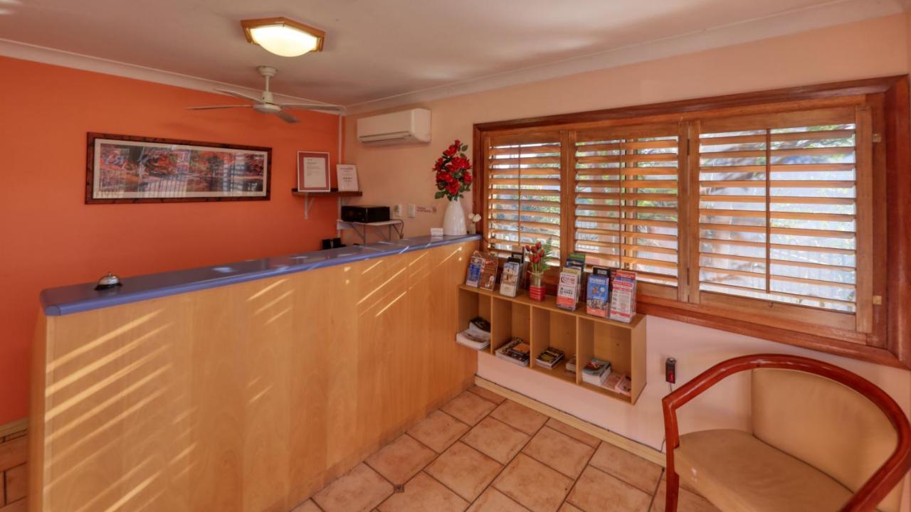 דובו Across Country Motor Inn מראה חיצוני תמונה