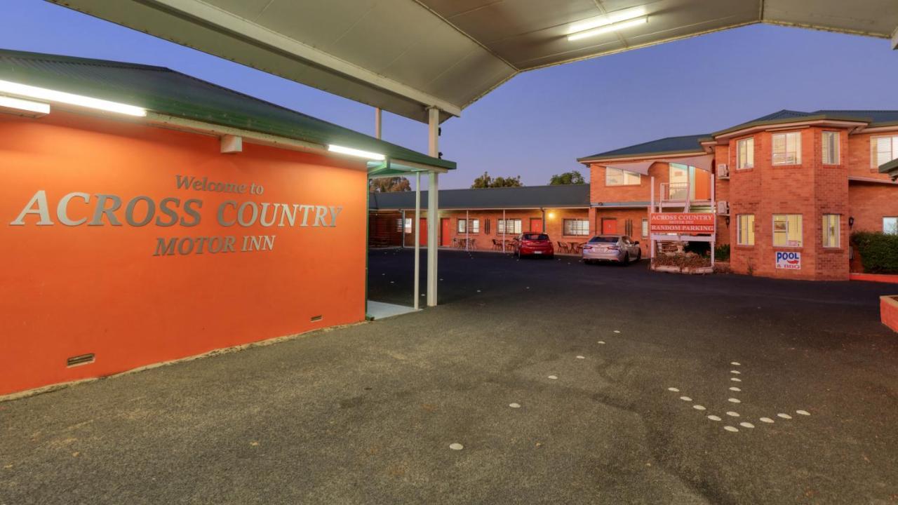 דובו Across Country Motor Inn מראה חיצוני תמונה