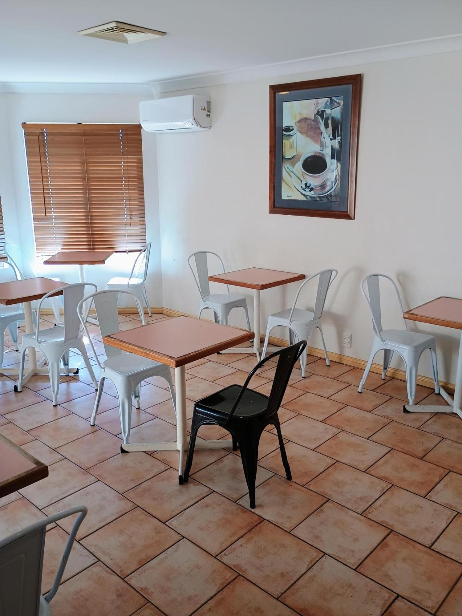 דובו Across Country Motor Inn מראה חיצוני תמונה