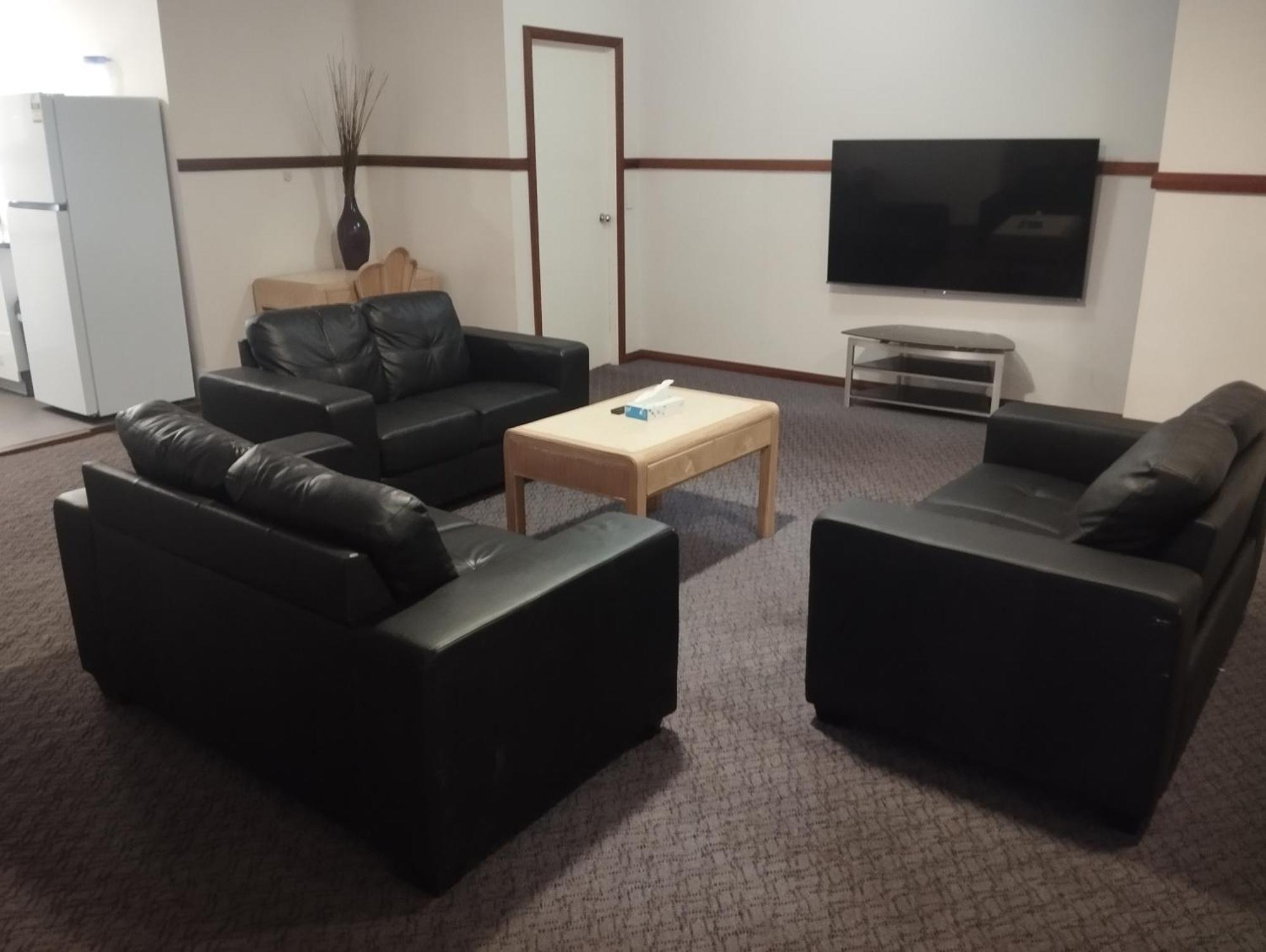 דובו Across Country Motor Inn מראה חיצוני תמונה