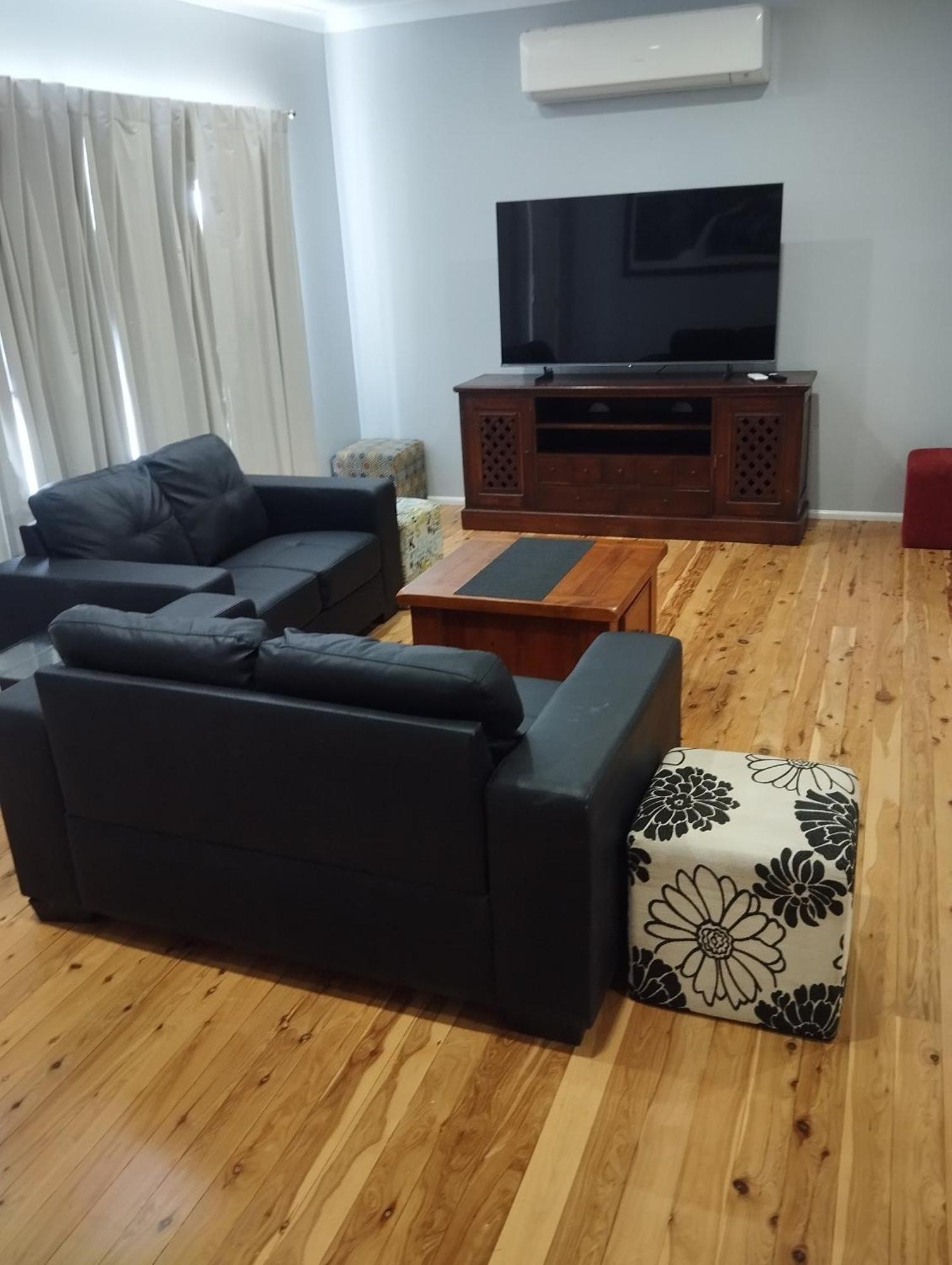 דובו Across Country Motor Inn מראה חיצוני תמונה
